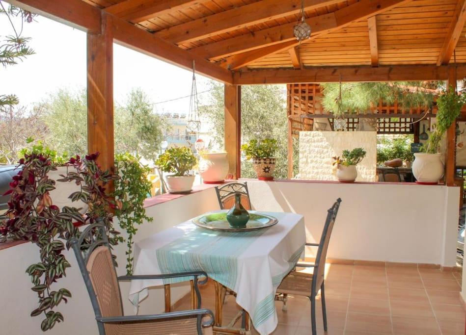 Afroditi'S Guest House Candia Esterno foto